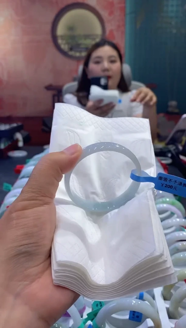 翡翠手镯未镶嵌多人00018788