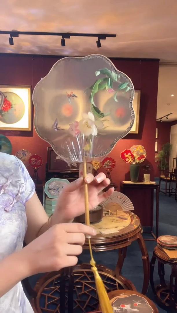 刺绣非遗苏绣团扇昙花