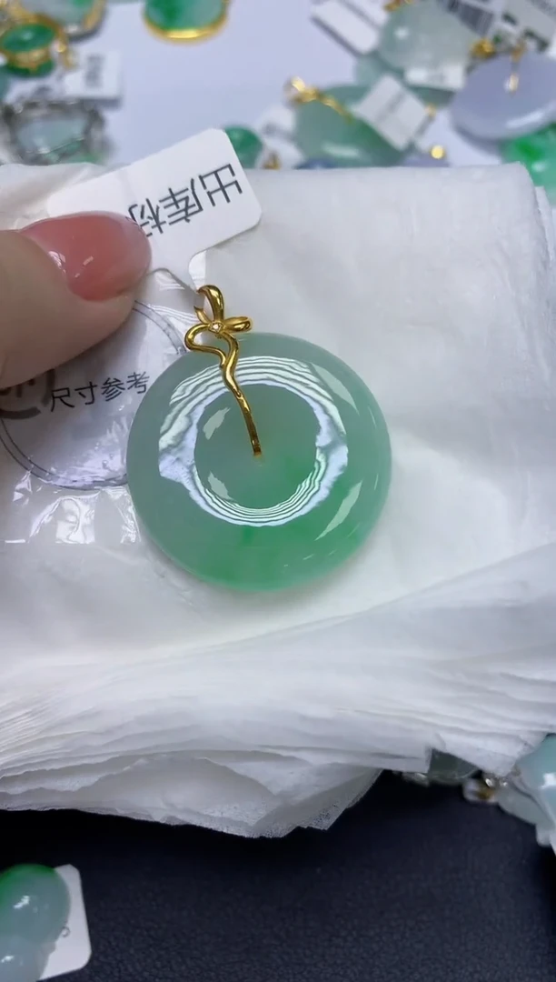 颈饰18K金镶嵌翡翠天然缅甸翡翠A货多样性发一件