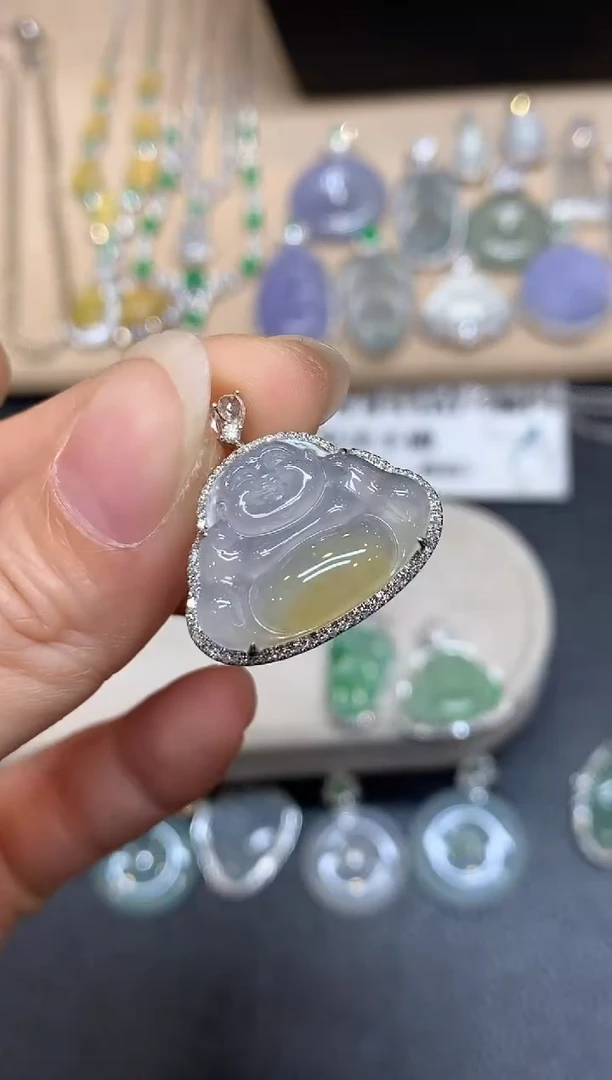 颈饰18K金镶嵌翡翠佛公【无服务费