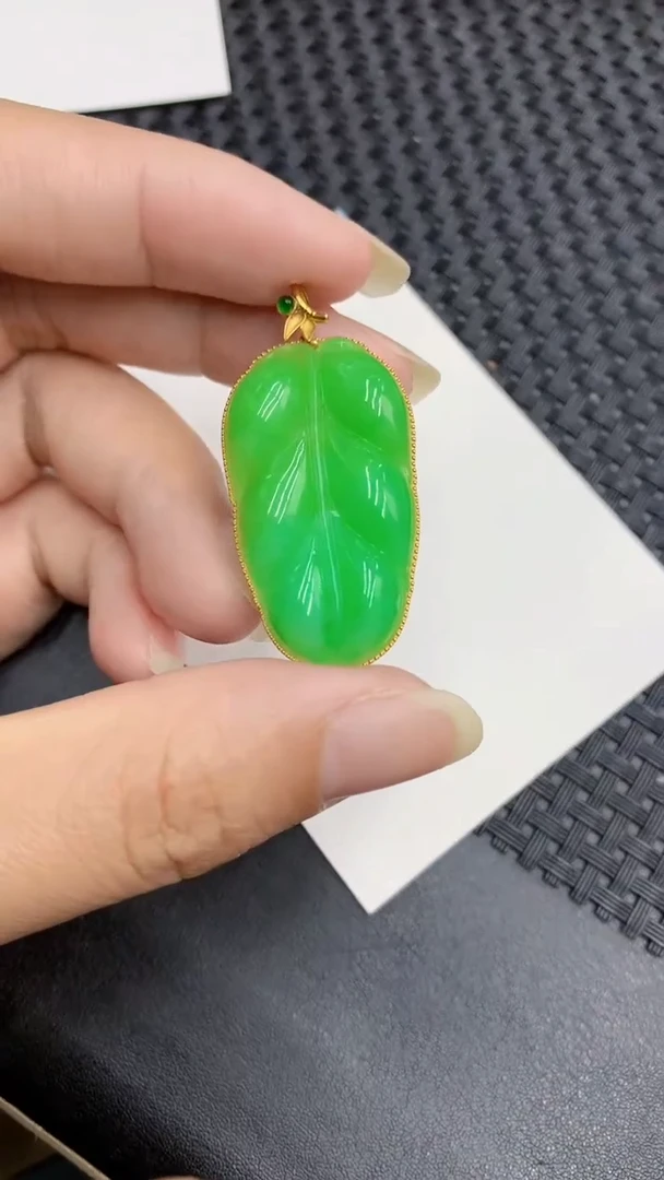 【闪购商品】翡翠颈饰18K金镶嵌            8