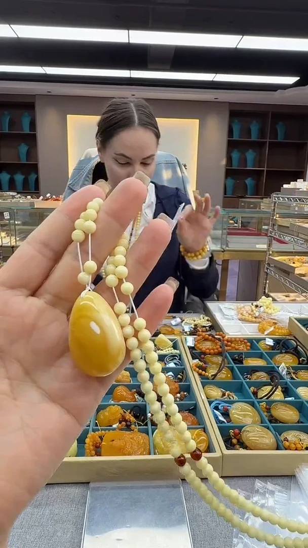 琥珀颈饰未镶嵌104秒拍号 假一罚三