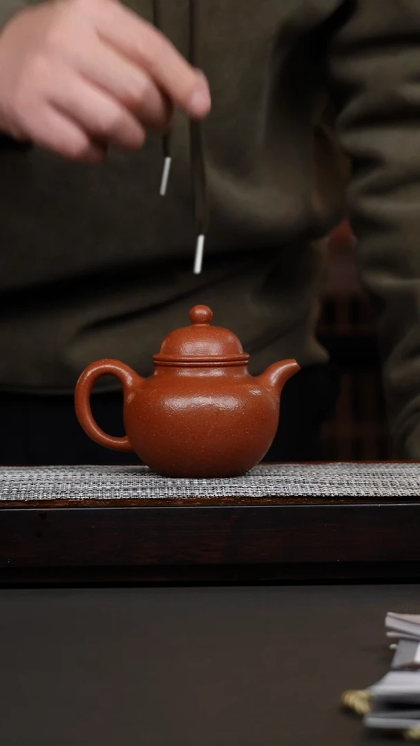 茶壶紫砂韩惠琴·绝红降坡掇球