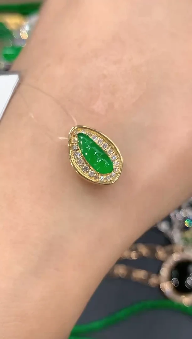 翡翠18K金镶嵌吊坠(不含链)w15定制款