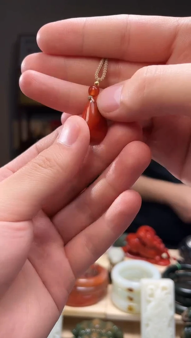 颈饰未镶嵌南红玛瑙吊坠