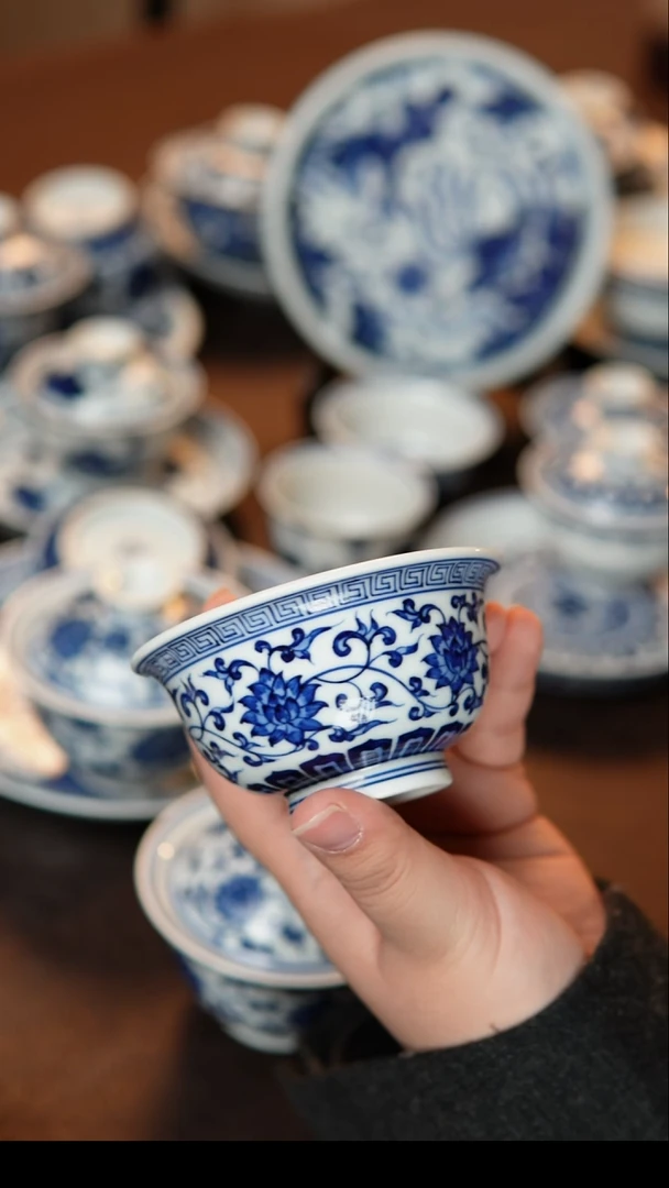 其他陶瓷缠枝纹理中号压手杯