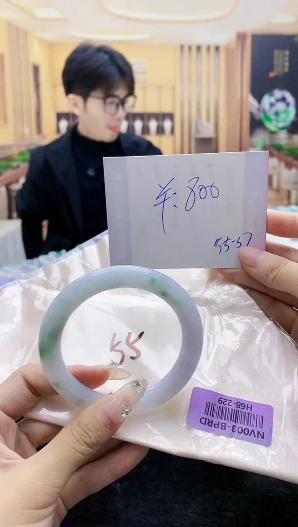 【闪购商品】翡翠手镯未镶嵌       H68-229