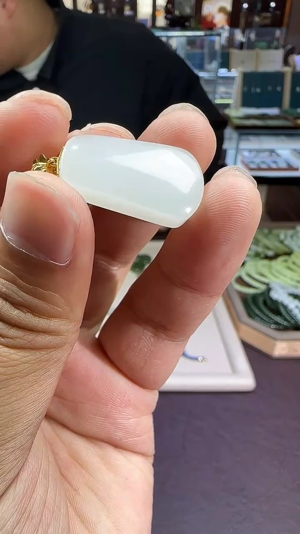 18K金镶嵌和田玉挂件【陆1209】55 7026