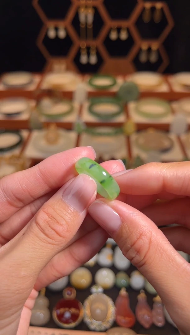 未镶嵌戒指和田玉17