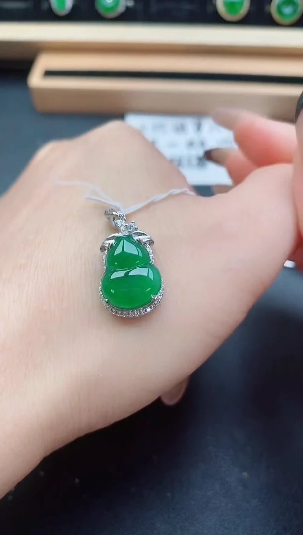 翡翠银S925镶嵌吊坠(赠链)60