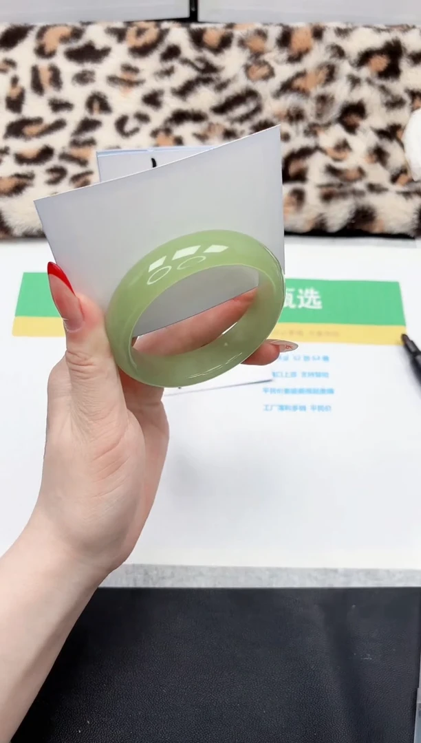 【闪购商品】石英质玉手镯未镶嵌63-60