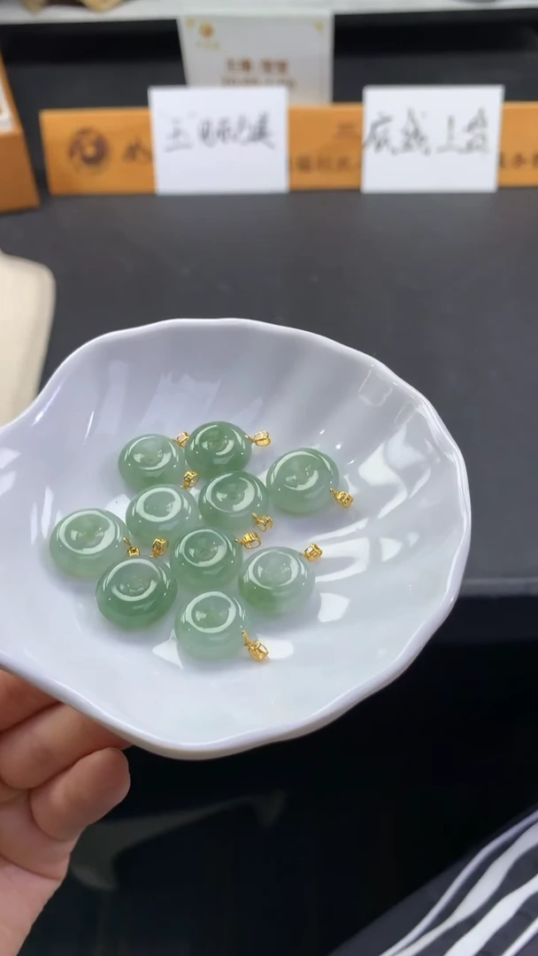 翡翠18K金镶嵌颈饰FA346多样性发其一赠皮绳