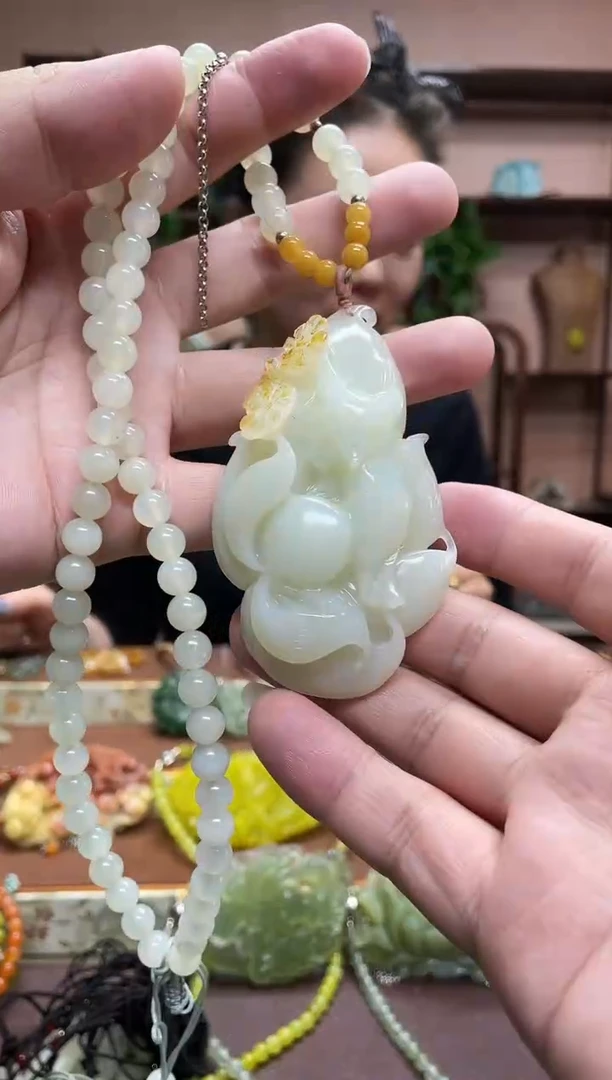 未镶嵌岫玉颈饰平**乐·