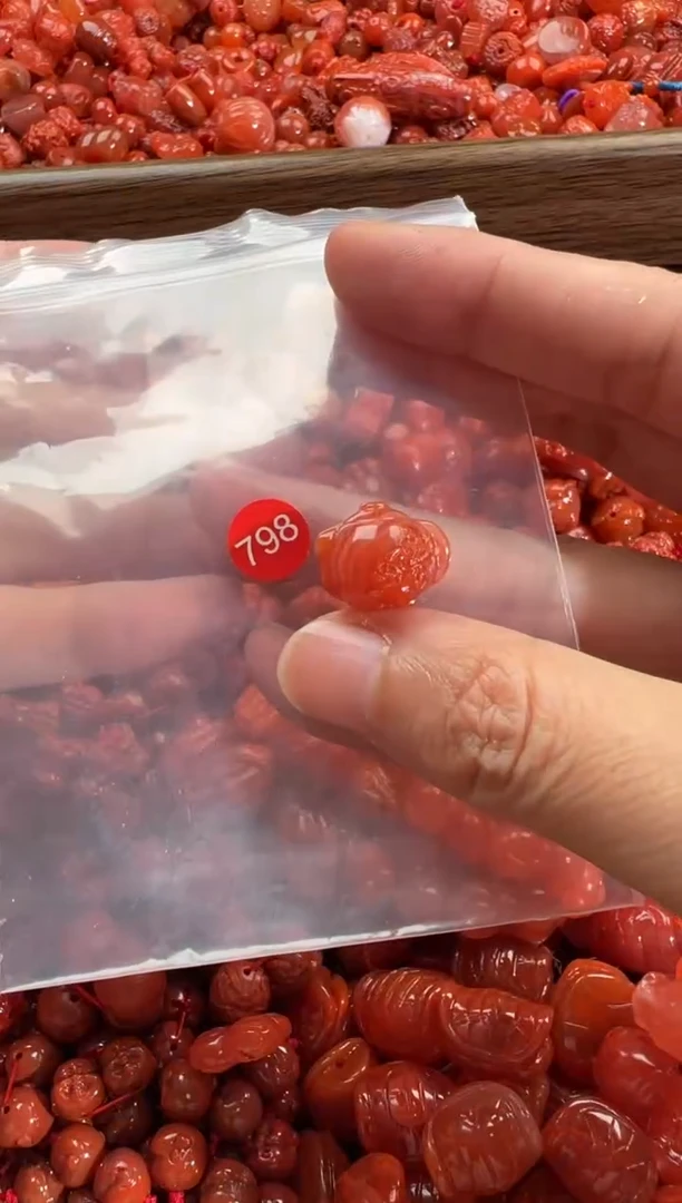 颈饰未镶嵌南红玛瑙1