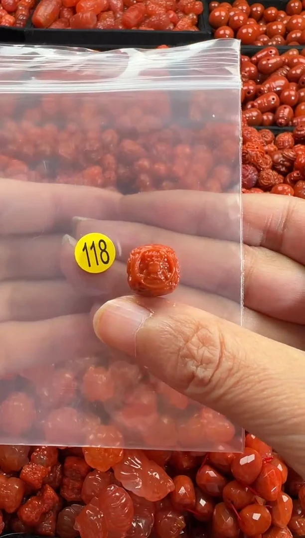 颈饰未镶嵌南红玛瑙1