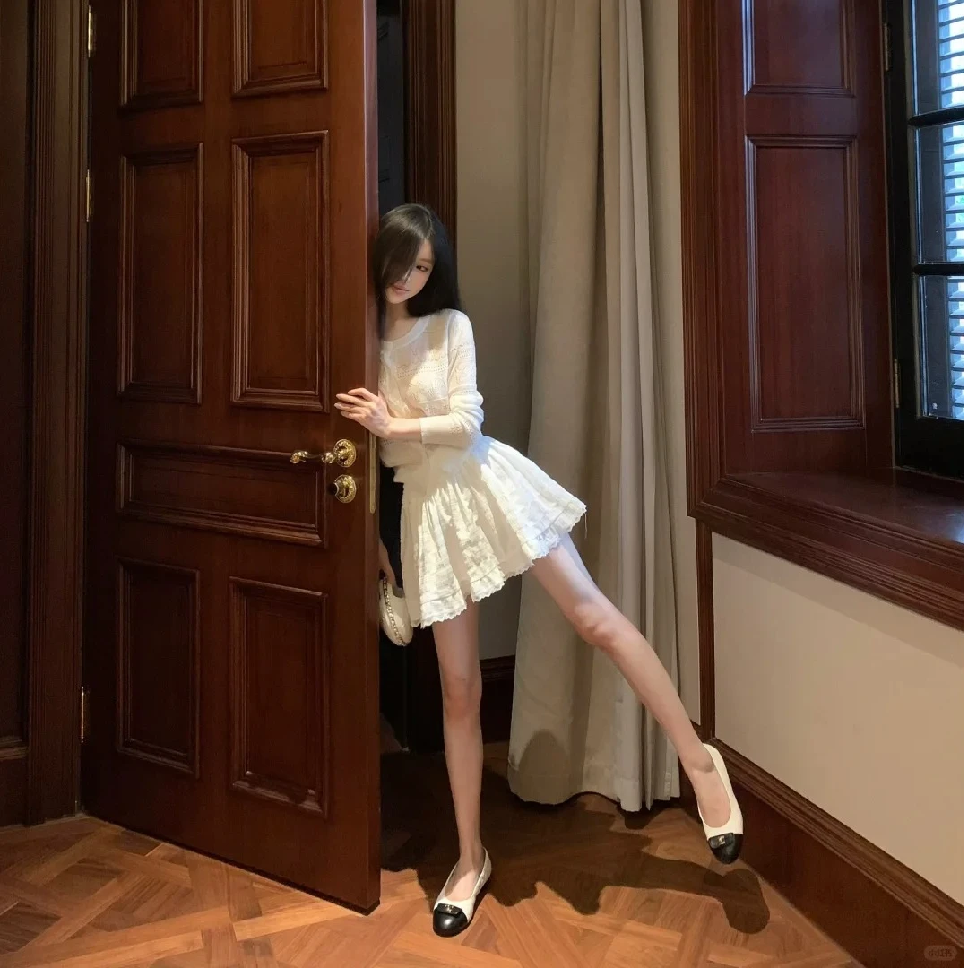 2025夏季新款纯欲显瘦修身白色百搭针织衫上衣配收腰显瘦蛋糕半裙