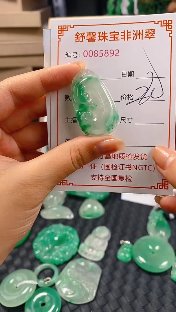 石英岩玉未镶嵌颈饰5892