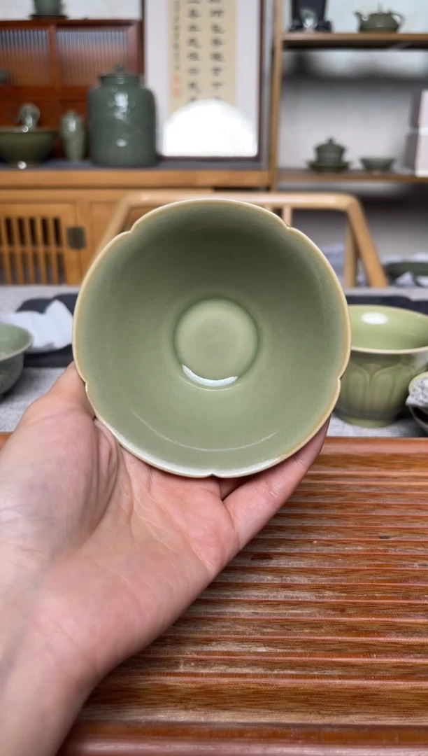 其他纯手工橄榄绿素面薄胎斗笠盏  微瑕