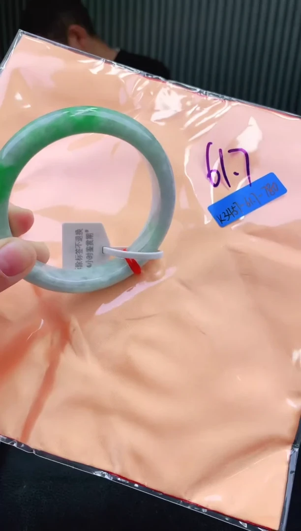 未镶嵌手镯翡翠61+