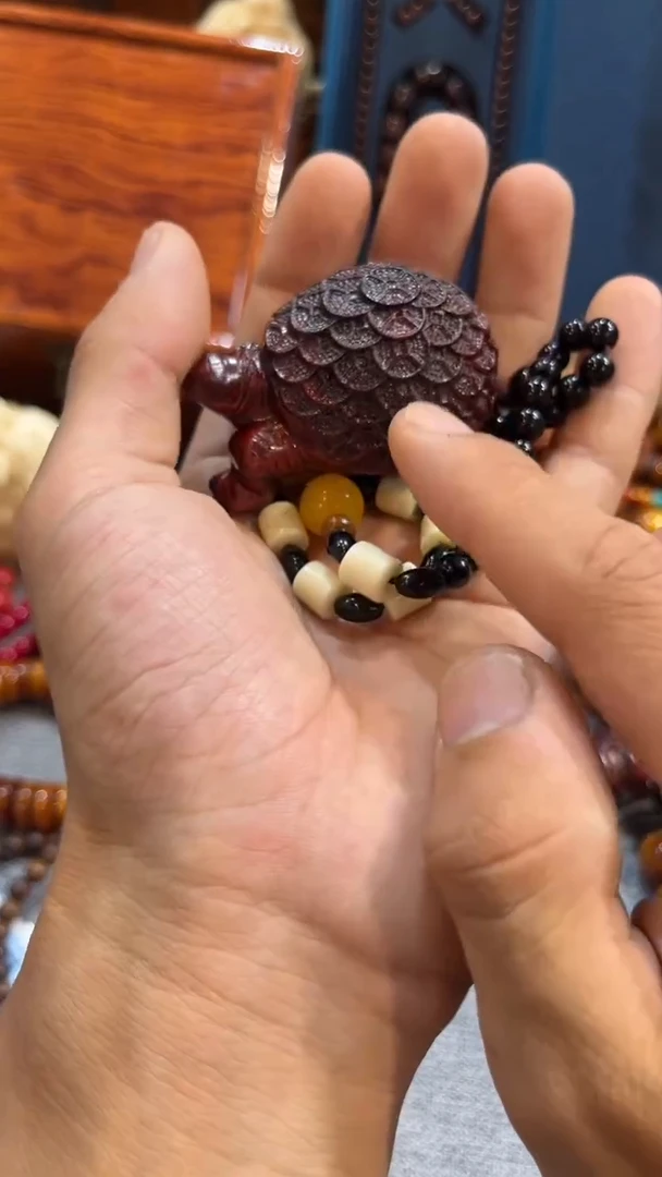 檀香紫檀（小叶紫檀）乌龟手把件