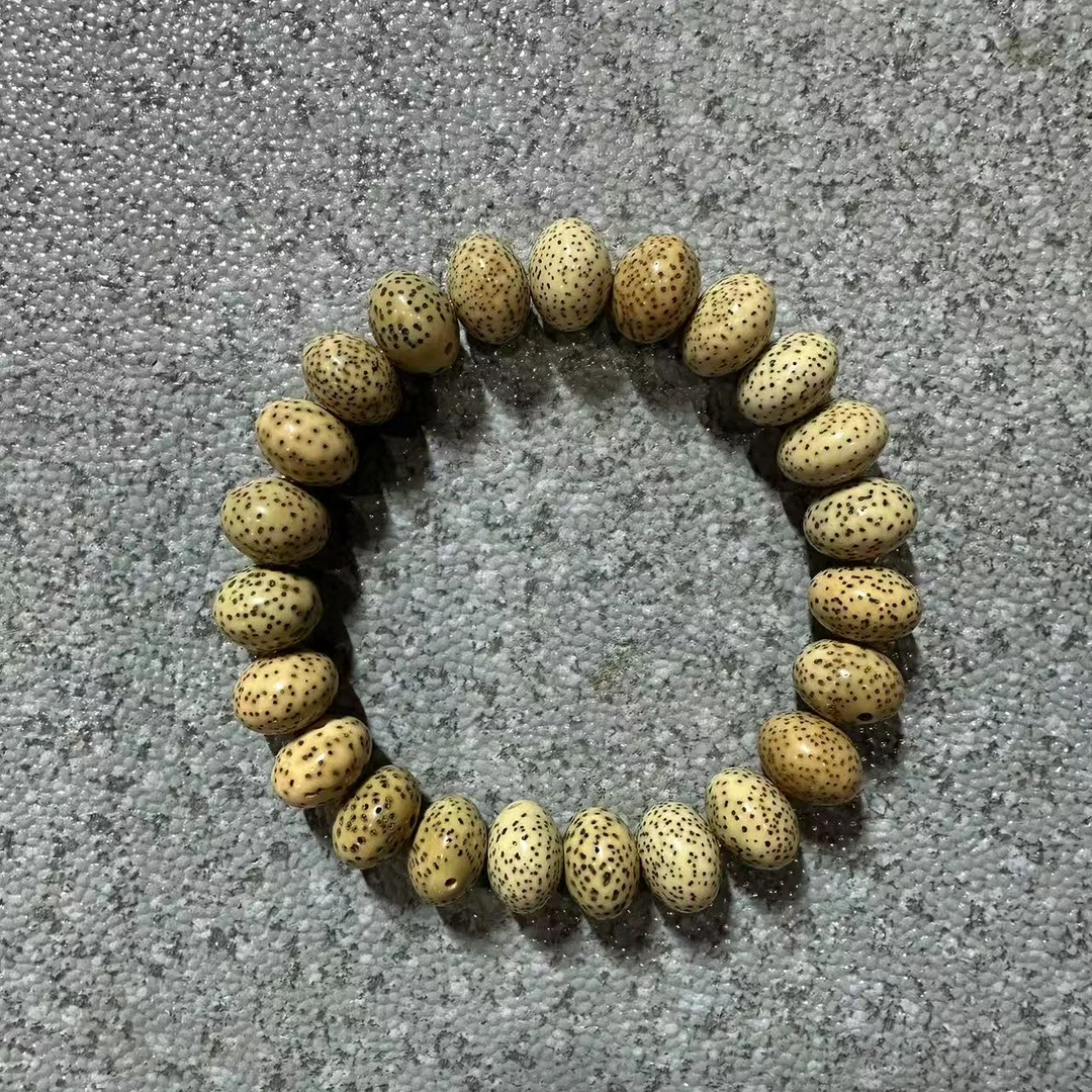 P138 星月菩提1.1cm算盘珠手串