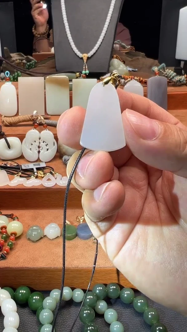 吊坠(不含链)未镶嵌和田玉和田玉吊坠