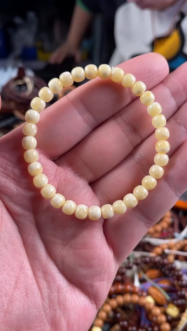 裸石蜜蜡未镶嵌王胖子文玩工作室6.8*6左右单圈599