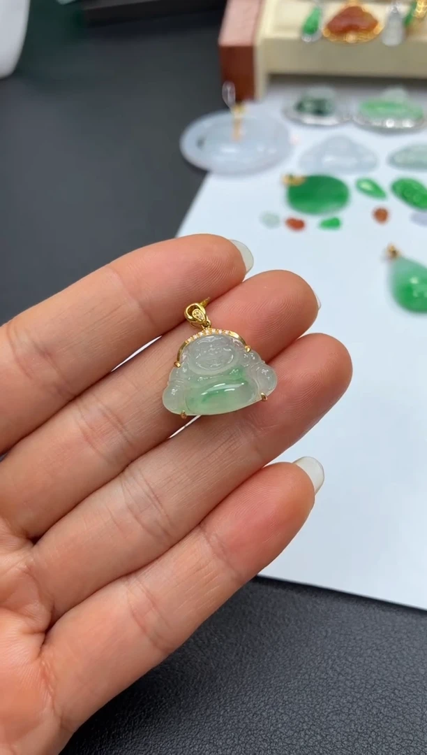 颈饰18K金镶嵌翡翠天然翡翠A货