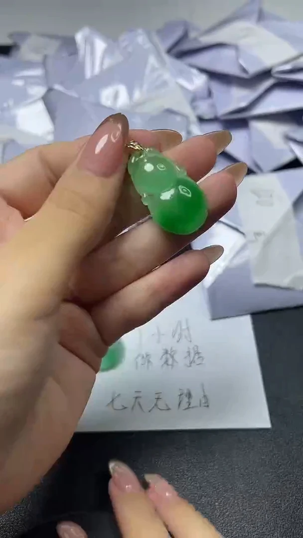 翡翠未镶嵌颈饰时尚女士精品吊坠