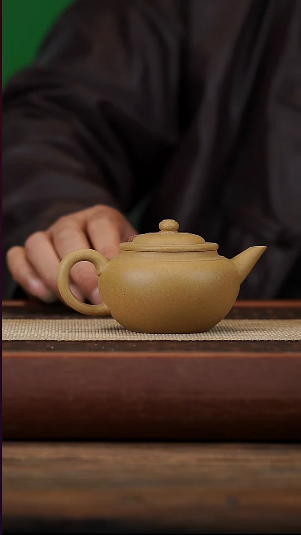 茶壶紫砂微瑕200毫升台西黄金段笠帽水平