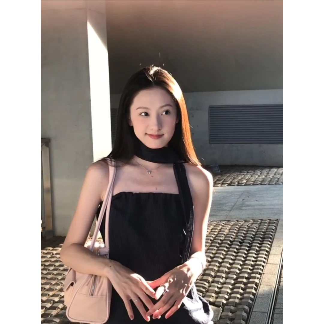 MARIE.COCO夏季新款极简静奢美背抹胸吊带背心搭配松弛感休闲裤