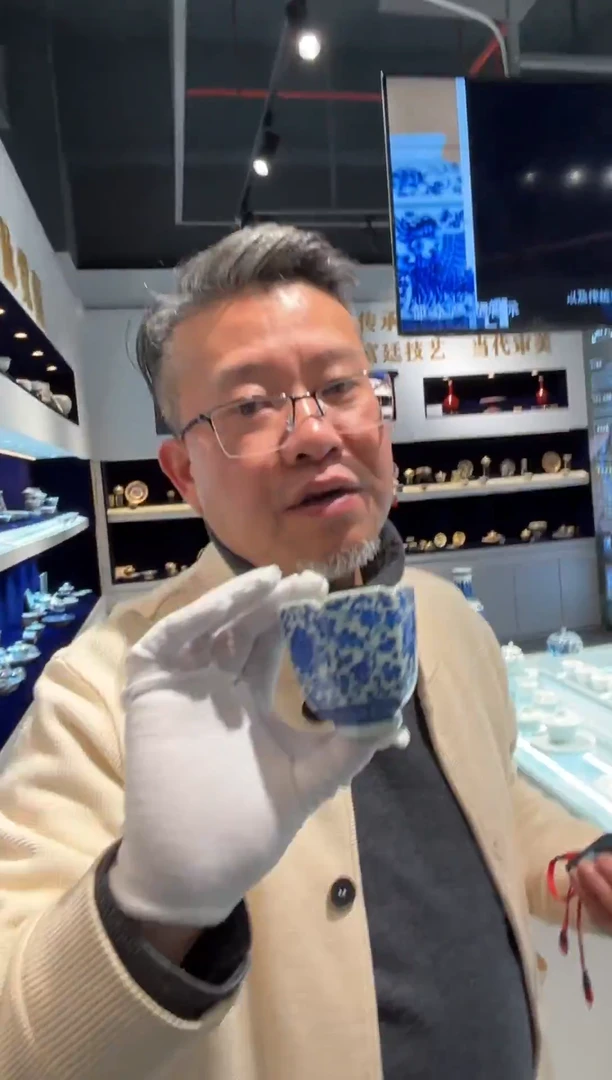 堂钟正窑陶瓷青花缠枝六方杯