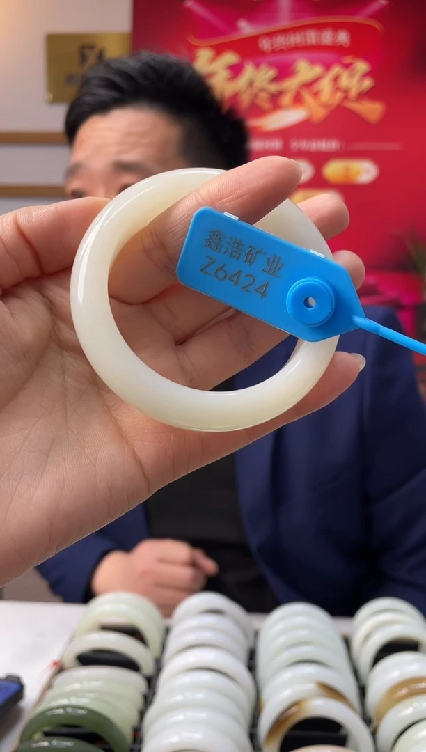 【闪购商品】和田玉手镯未镶嵌山流水 Z6424  圈口55