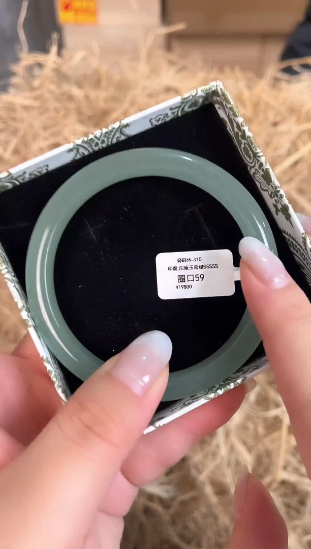 未镶嵌手镯石英质玉编码M-310