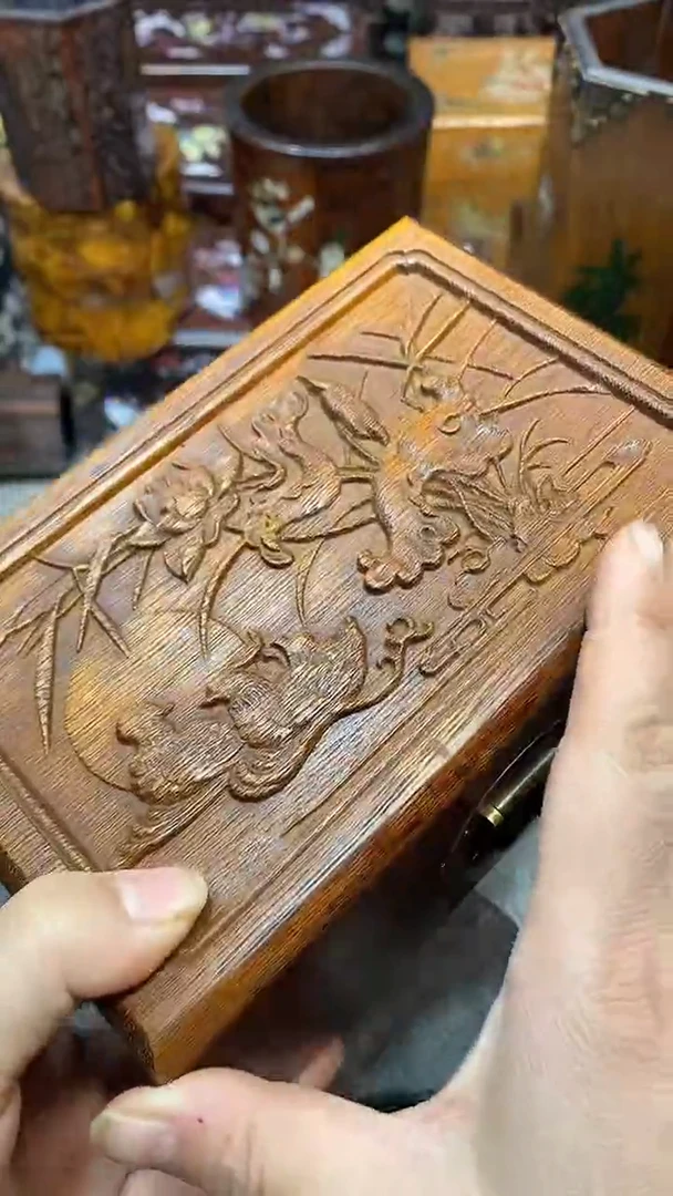 木木雕款盒子一个