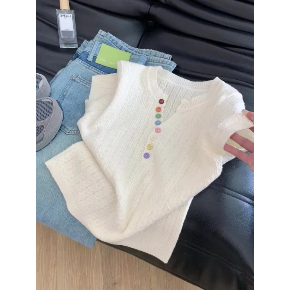 韩系温柔风彩色纽扣短袖T恤女夏季外穿设计感洋气减龄针织衫上衣