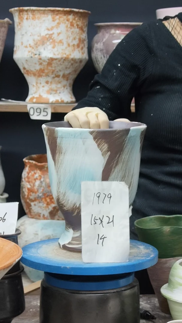 江西景德镇花盆微瑕1979