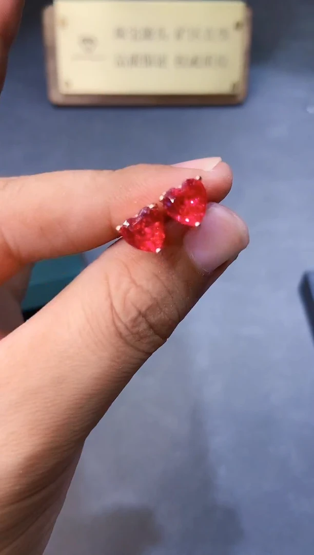 银S925镶嵌耳饰红宝石...