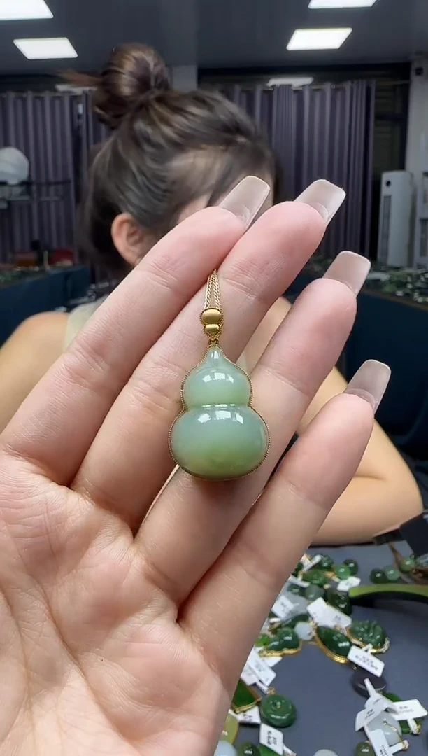 和田玉18K金镶嵌挂件1