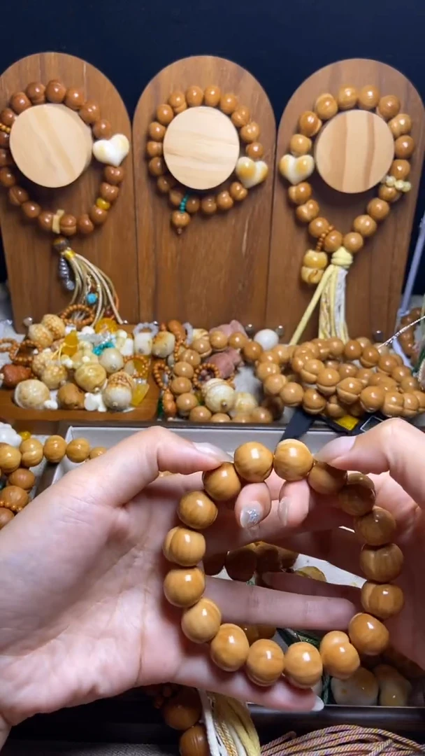 手串猴头核桃M***～全品纯手工奶油泡芙做主播同款