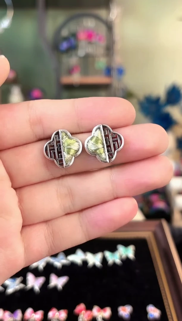 酸***?彩云南阁非遗老绣苗银饰品278