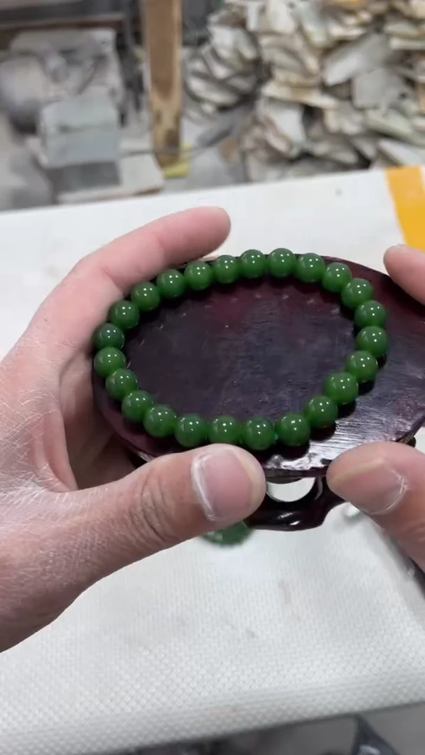 碧绿卡8MM圆串精美大气
