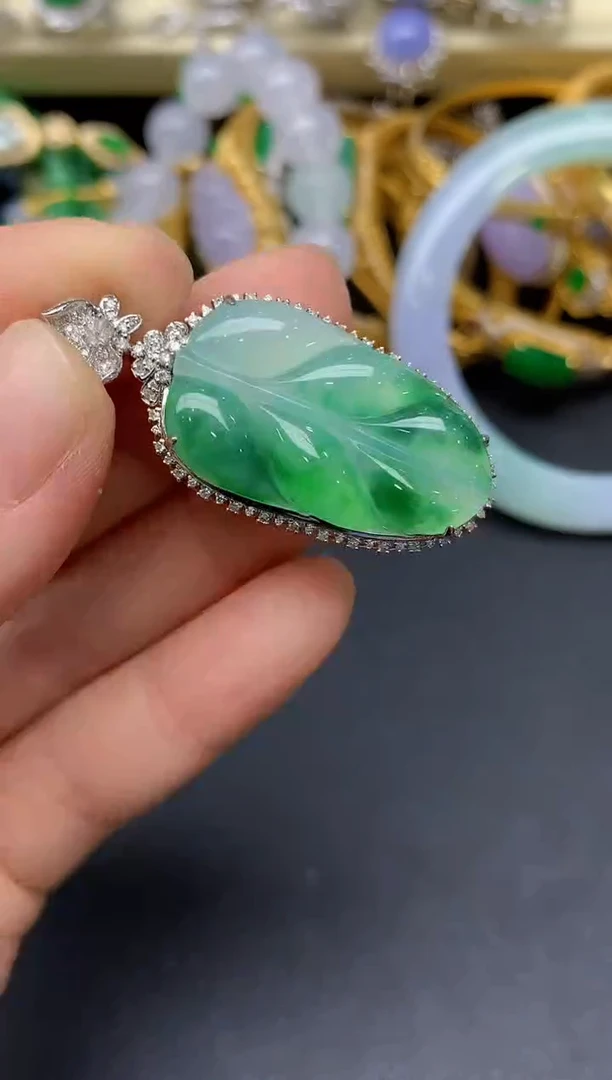 颈饰18K金镶嵌翡翠299-雪姐翡翠天天见