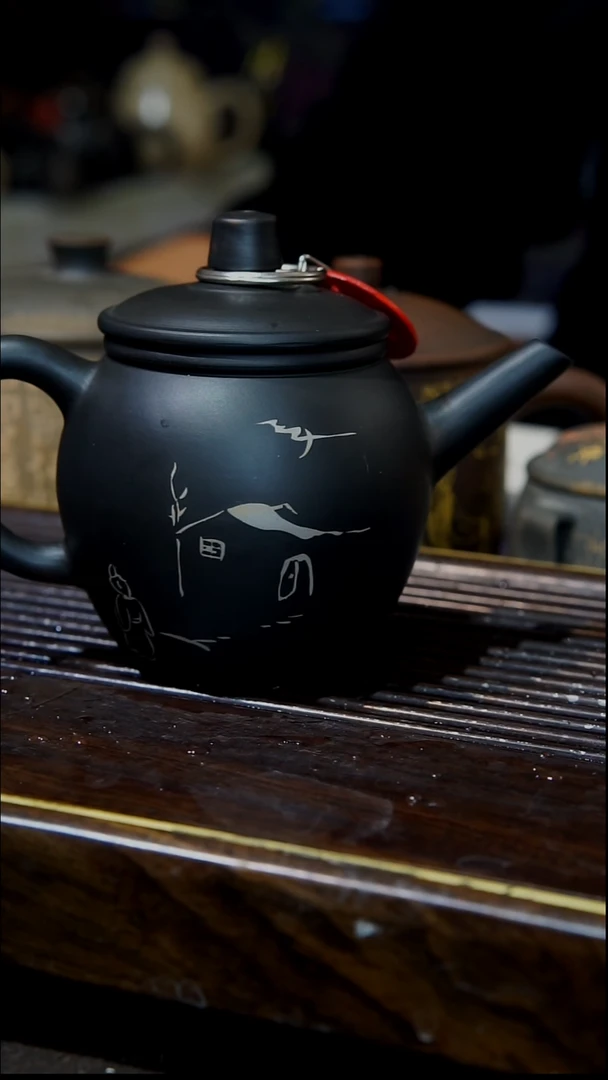 云南建水紫陶078 微瑕  全手工彩填壶  180cc