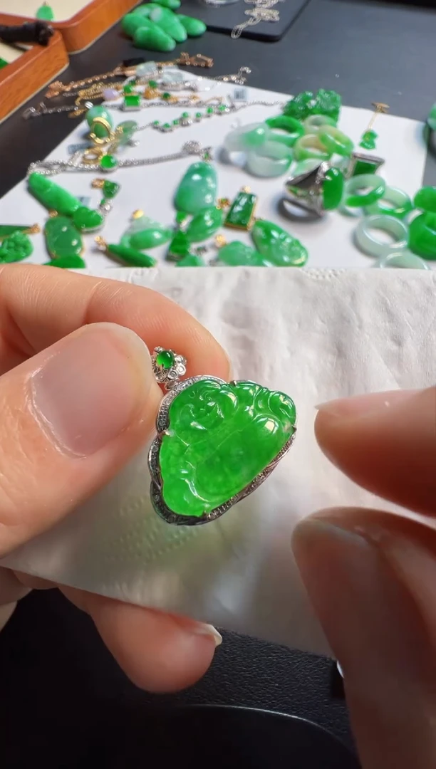 吊坠(不含链)18K金镶嵌翡翠3980