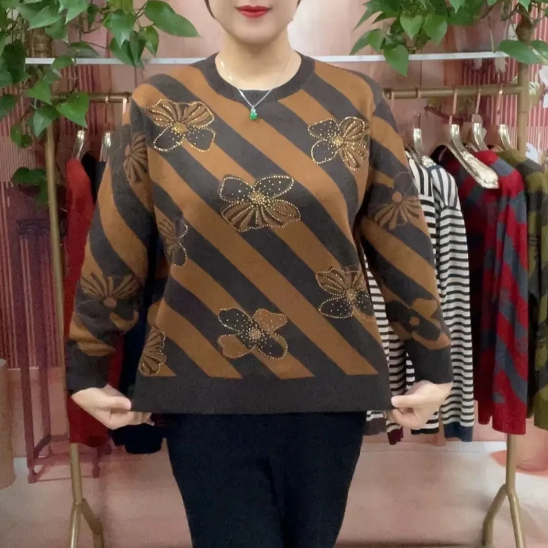 2025年休闲时尚冬装中年女士烫钻探头针织衫大码百搭遮肚子款毛衣