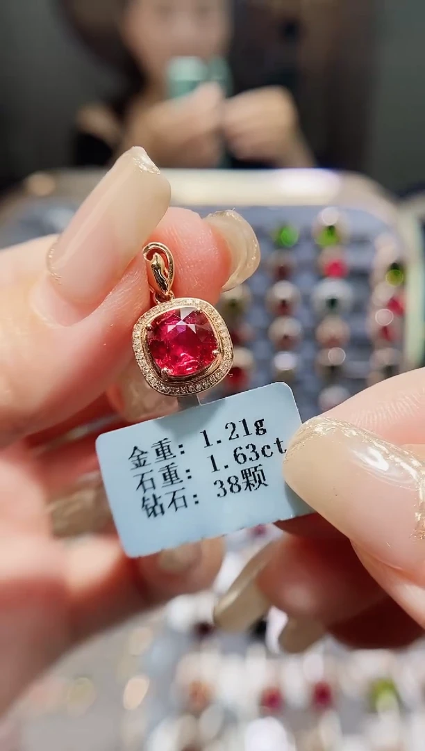 18K金镶嵌颈饰碧玺1.63