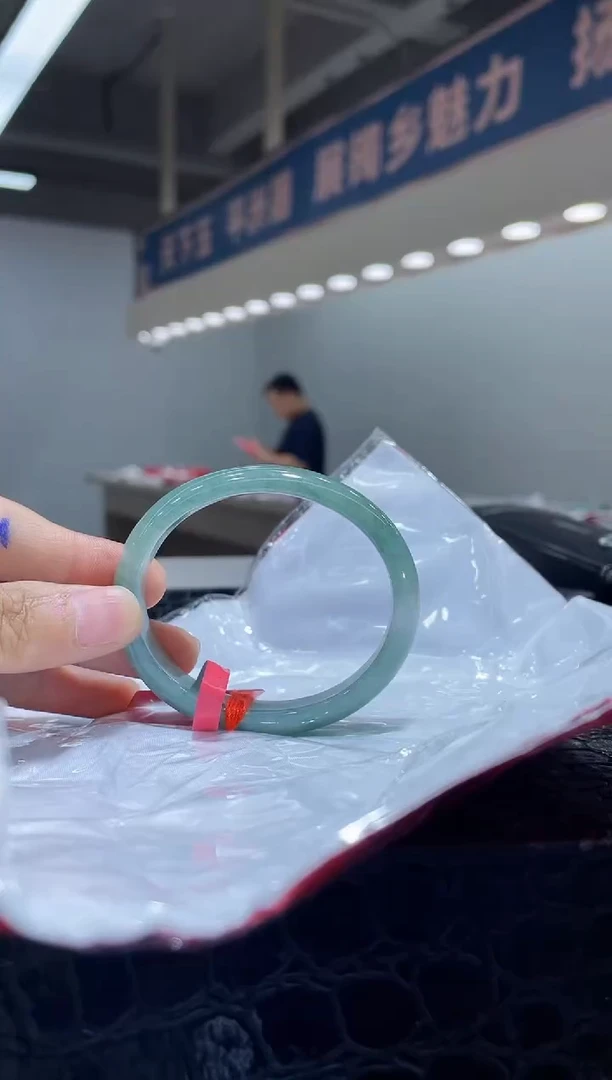 未镶嵌手镯（贵妃镯）翡翠手镯4