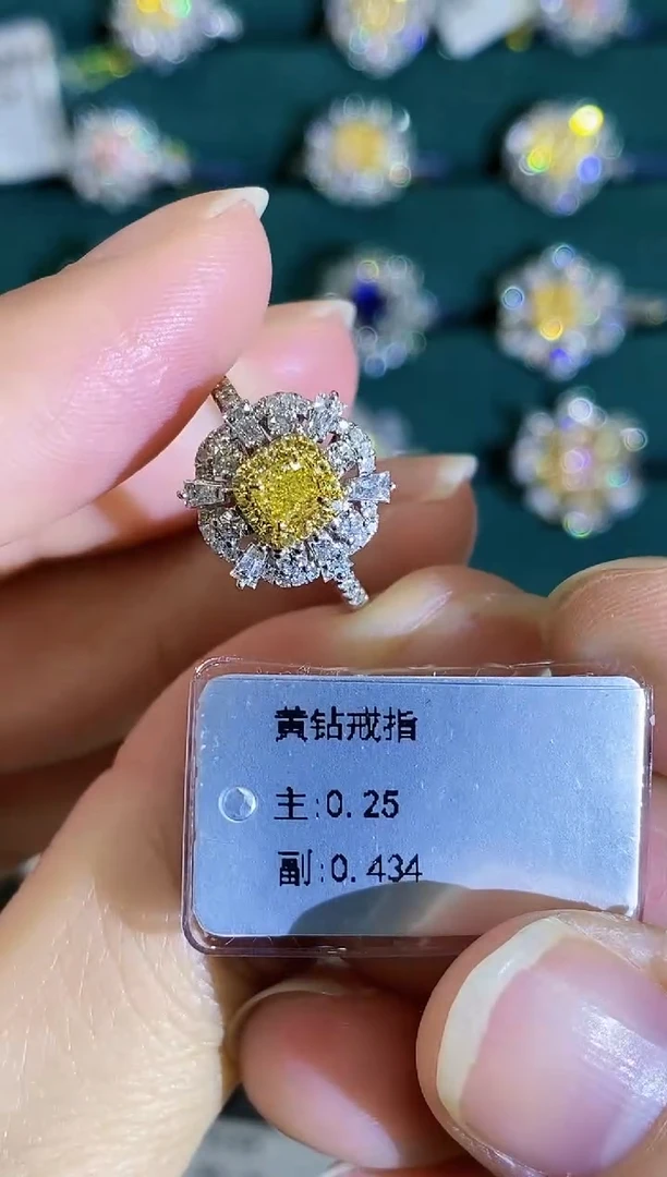 18K金镶嵌戒指钻石戒指