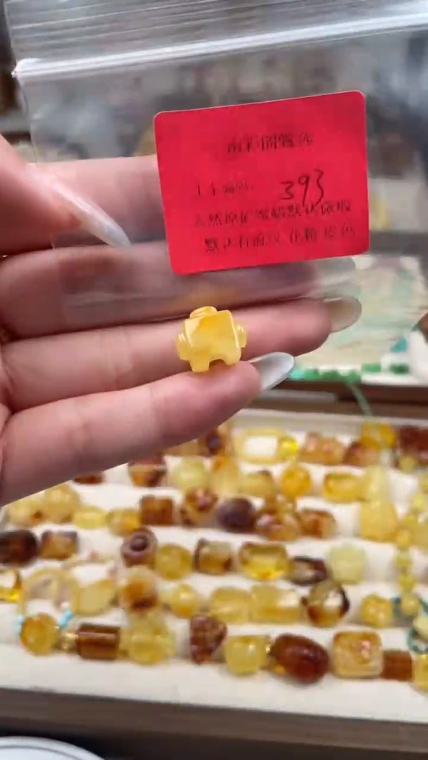 未镶嵌琥珀裸石393，